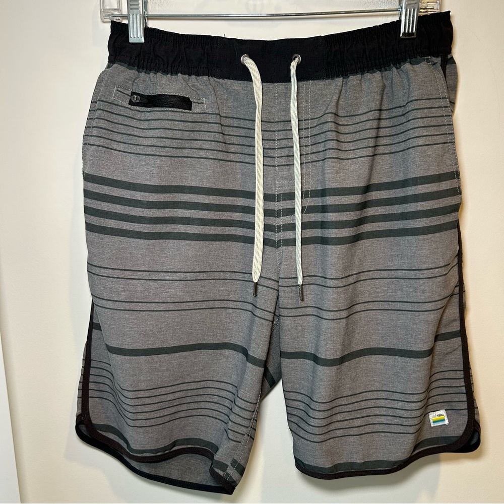 Vuori Banks Short Grey with Green Stripe Size Medium